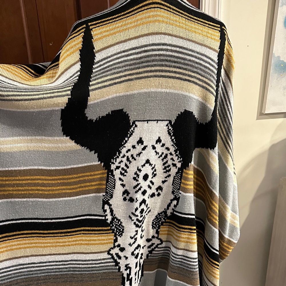 Striped Bison Skull Design Wrap